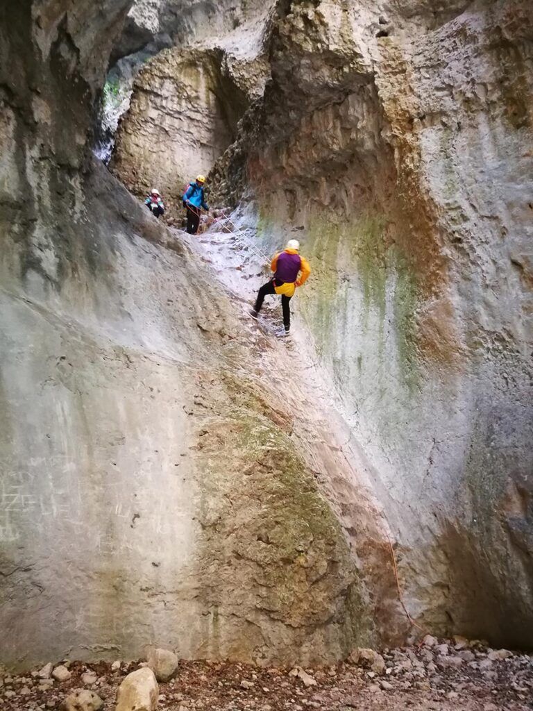 Rapel en el barranco Basender